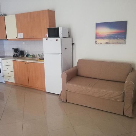 Apartment By The Beach - Nei Epivates Неойе Епиватай Екстериор снимка