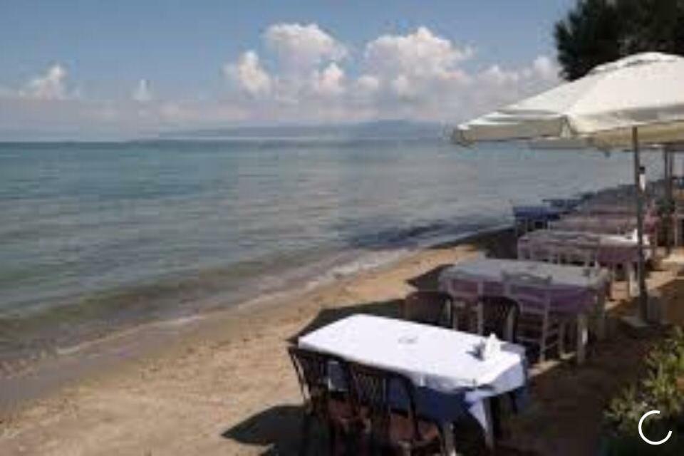 Apartment By The Beach - Nei Epivates Неойе Епиватай Екстериор снимка